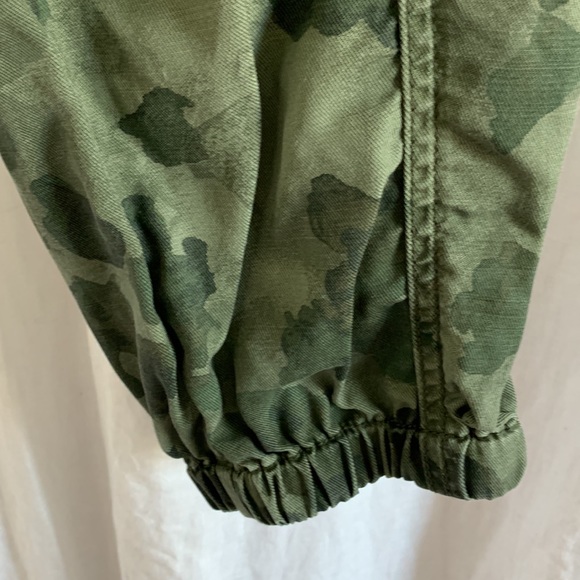 Anthropologie camo joggers - Picture 4 of 9